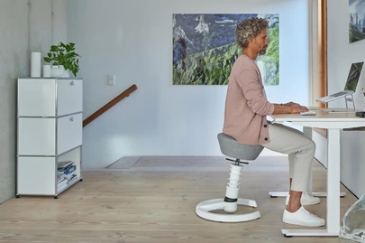 Ortopedická kancelárska stolička, vďaka ktorej sa bolesti chrbta stanú minulosťou